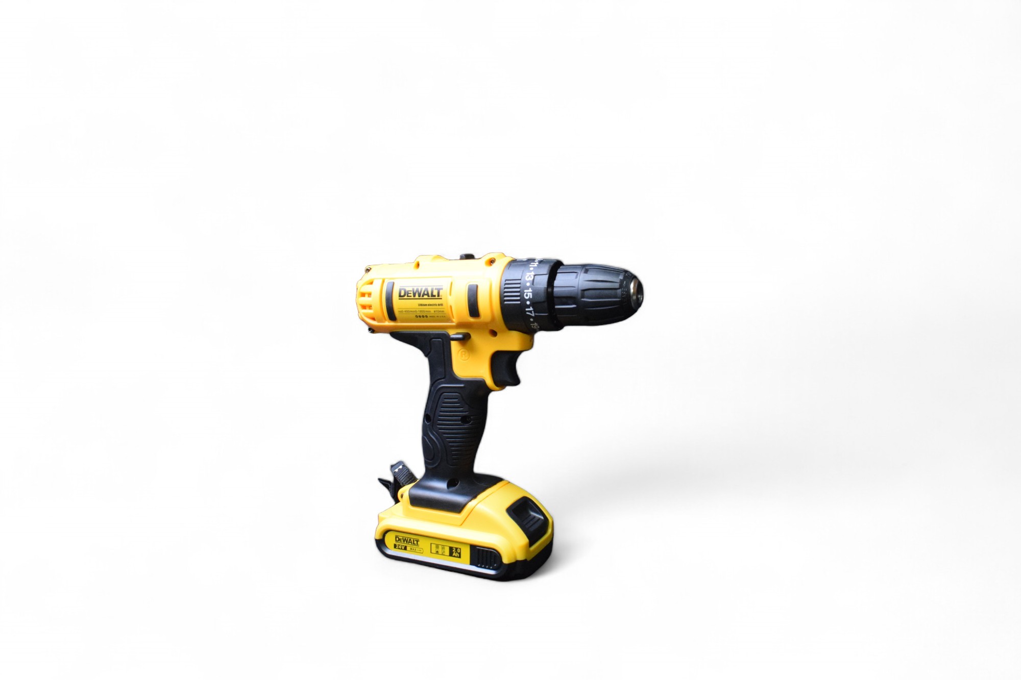 Taladro 24V caja negra o 30 piezas